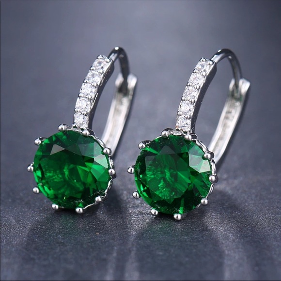 Jewelry - New Beautiful Silver Sapphire Stud Earrings